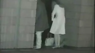 Stepdaughter sucks stepdad, fucks მას უკნიდან.