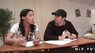 მან მისცა სკარლეტ ყვავილი და fucked In Pussy.