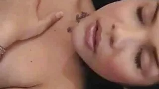 მარი დიდება იღებს მისი pussy fucked On დედა დედამიწაზე.