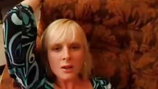 საყვარელი დაწყნარდა ერთად interracial sex წყვილი. შავი და თეთრი მამალი.