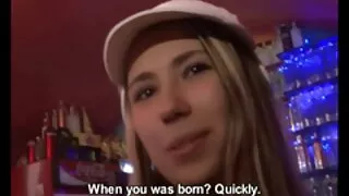 მან licks ბურთები და sucks დიდი მამალი დროს კასტინგი.