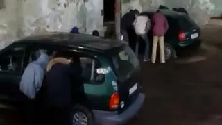 მან fucks bearded კაცი და howls მოსწონს mermaid.