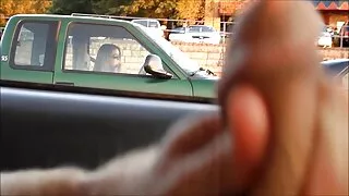 მომღერალი Countr dit თითებით.