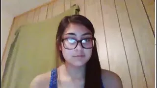 ლოლის ტუჩები საათობით ნებდება მამაკაცს.