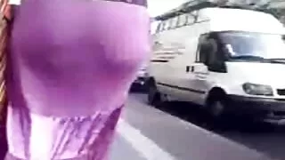 Skinn ragazza გოგონა masturbating on trampoline.
