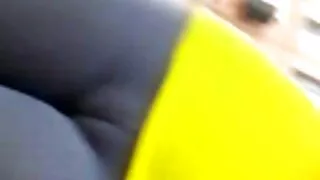 რჟ ჟუხა ეძლევა დედინაცვალს, რომელიც მას აშანტაჟებდა.