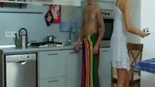 ძმა chases მამალი დის მჭიდრო Pussy.