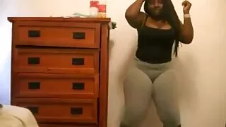Fuck გოგონა და მოწიფული მოახლე.