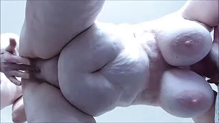 Daisie Belle აძლევს მექანიკოსი pussy სემინარი.
